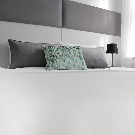 Bayer Apartment *