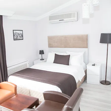 Bayer Apartment *